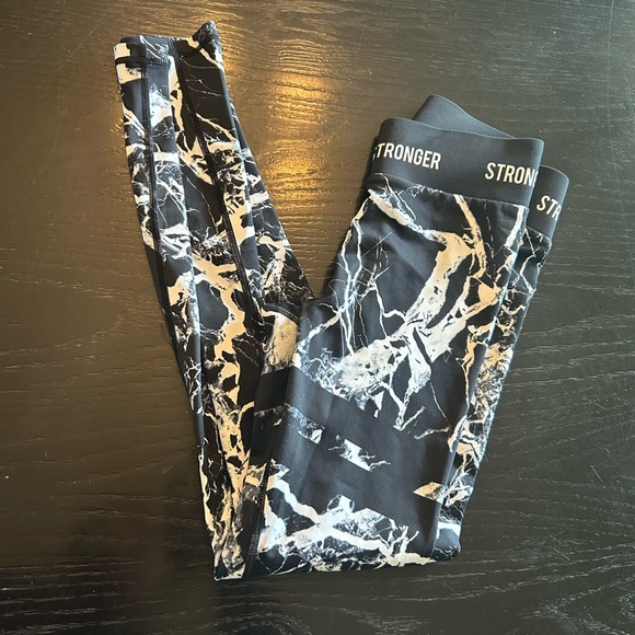 stronger Pants - Black marble leggings